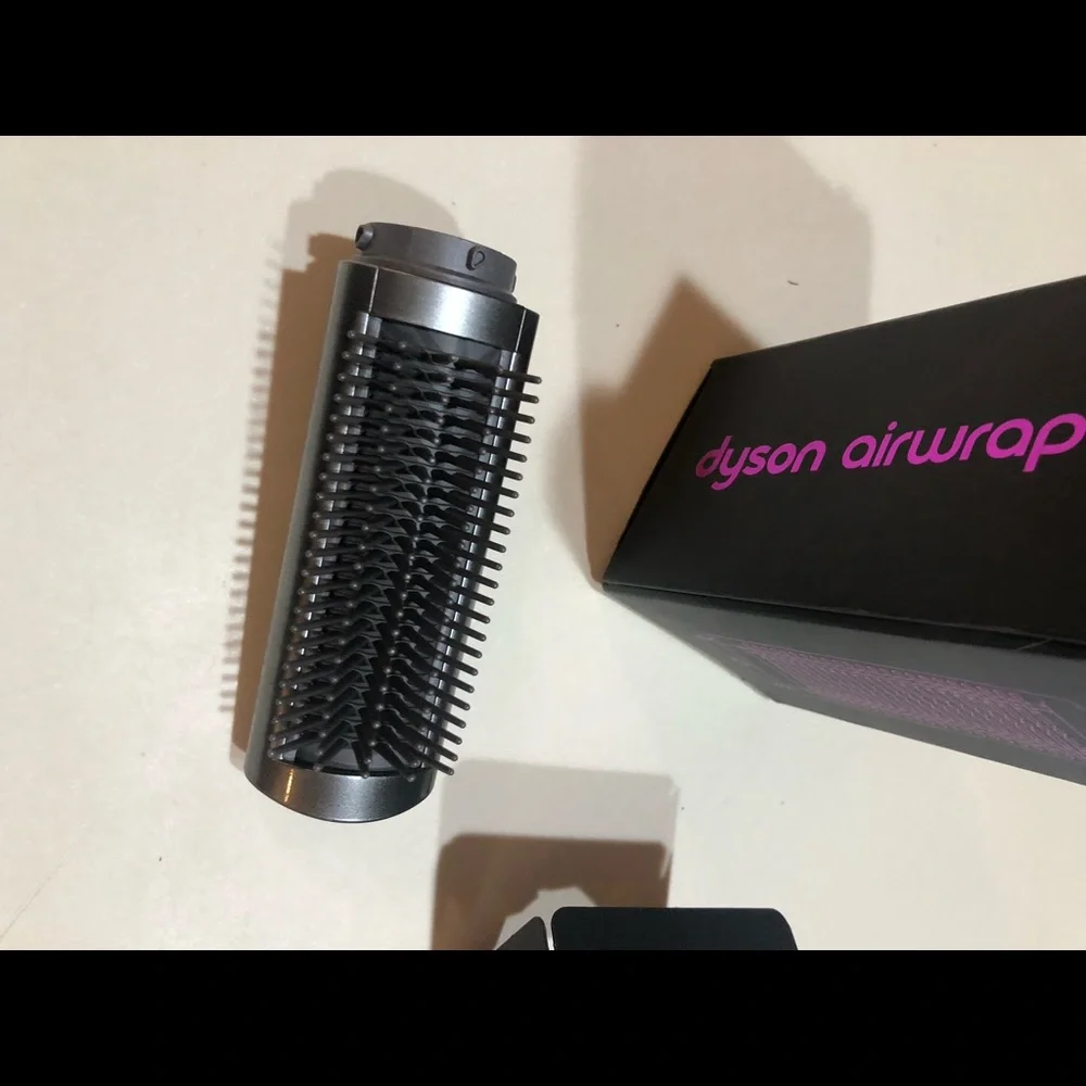 Dyson air wrap small smoothing brush attachment - Picture 4 of 5